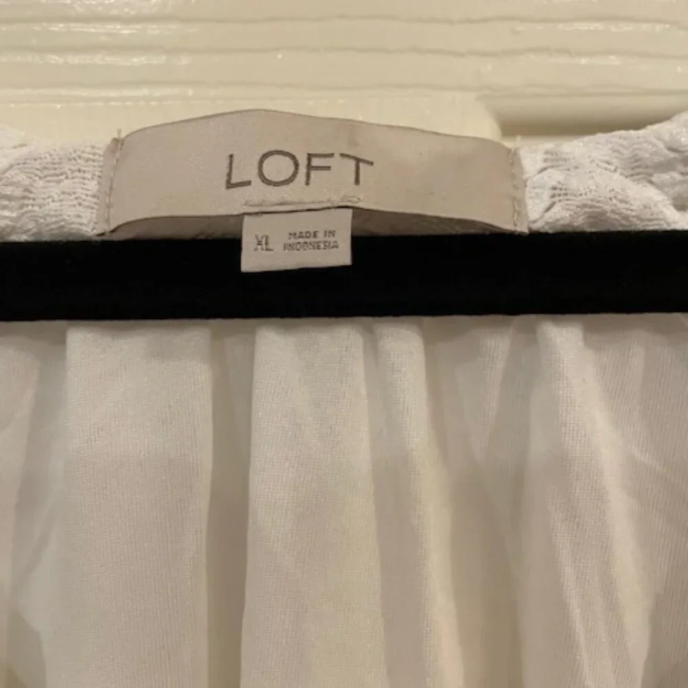 LOFT white short sleeve top with textured pattern; sz X LARGE; great condition - Picture 3 of 4